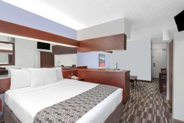 MICROTEL INN AND SUITES LONDON (London)